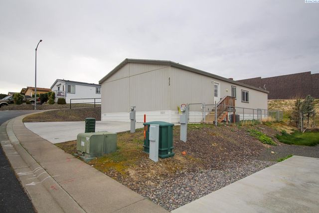 635 Lonetree Lane, Richland, WA 99352