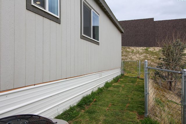 635 Lonetree Lane, Richland, WA 99352