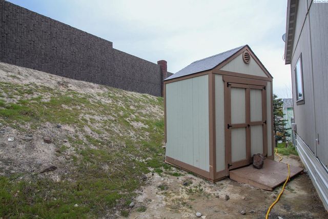 635 Lonetree Lane, Richland, WA 99352