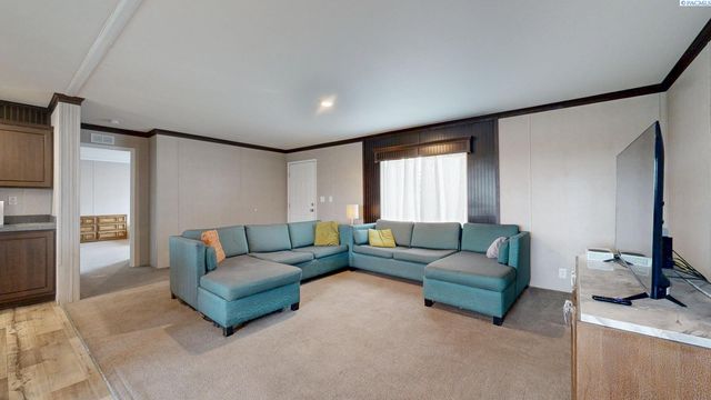 635 Lonetree Lane, Richland, WA 99352