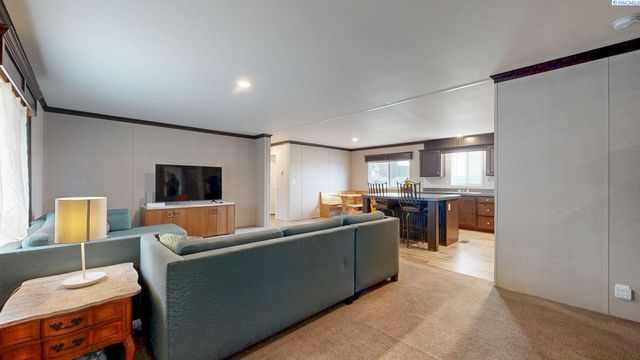 635 Lonetree Lane, Richland, WA 99352