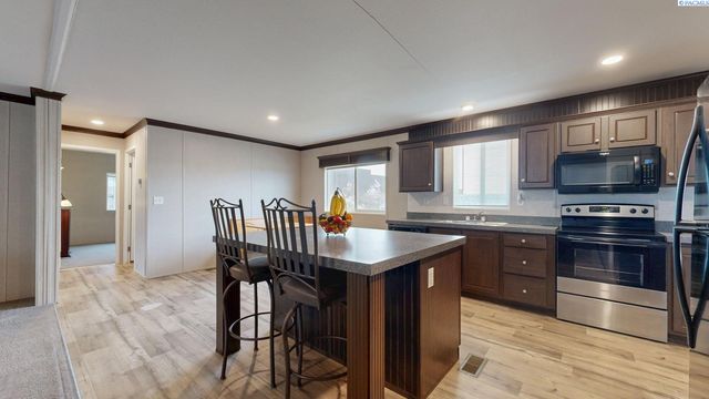 635 Lonetree Lane, Richland, WA 99352