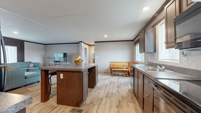 635 Lonetree Lane, Richland, WA 99352