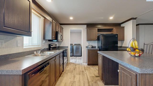 635 Lonetree Lane, Richland, WA 99352