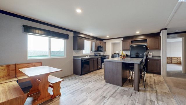 635 Lonetree Lane, Richland, WA 99352