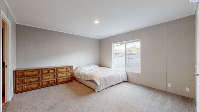 635 Lonetree Lane, Richland, WA 99352