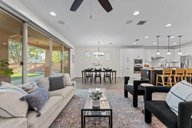 2167 S OSBORN Lane, Gilbert, AZ 85295