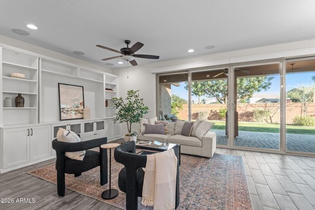 2167 S OSBORN Lane, Gilbert, AZ 85295