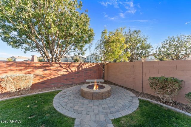 2167 S OSBORN Lane, Gilbert, AZ 85295
