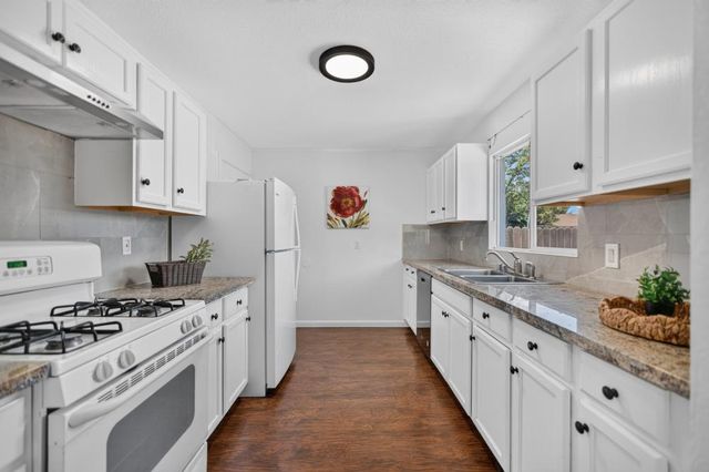 629 Lee Dr, Sacramento, CA 95815