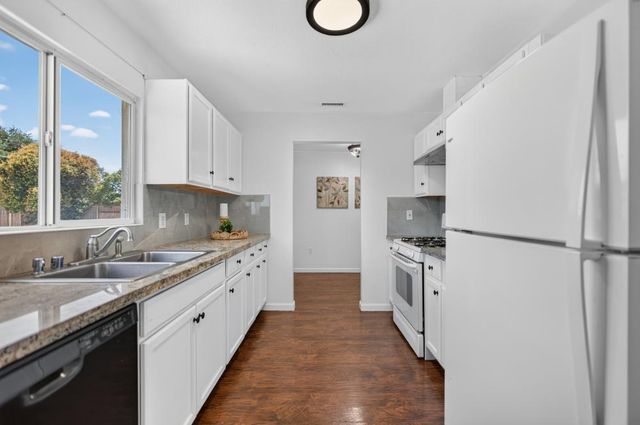 629 Lee Dr, Sacramento, CA 95815