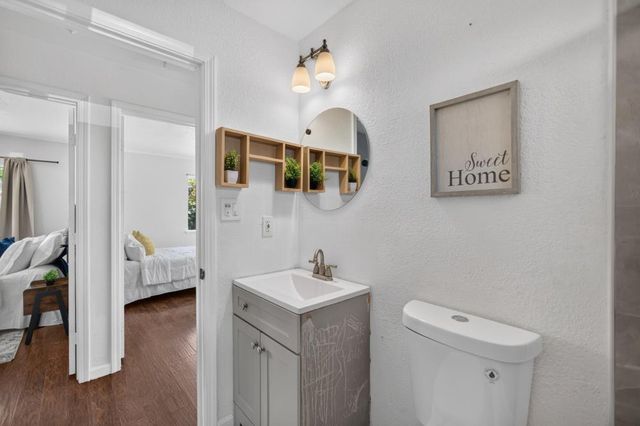 629 Lee Dr, Sacramento, CA 95815