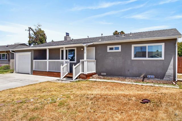 629 Lee Dr, Sacramento, CA 95815