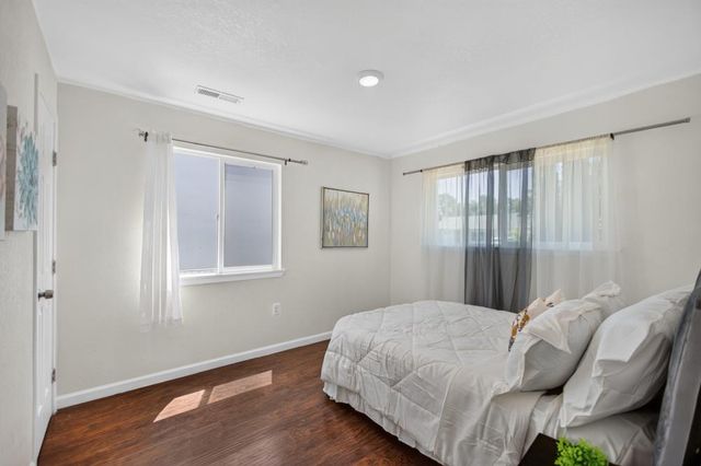 629 Lee Dr, Sacramento, CA 95815