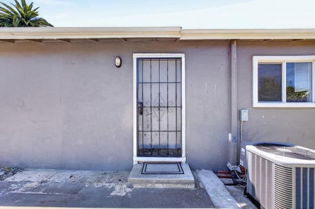 629 Lee Dr, Sacramento, CA 95815