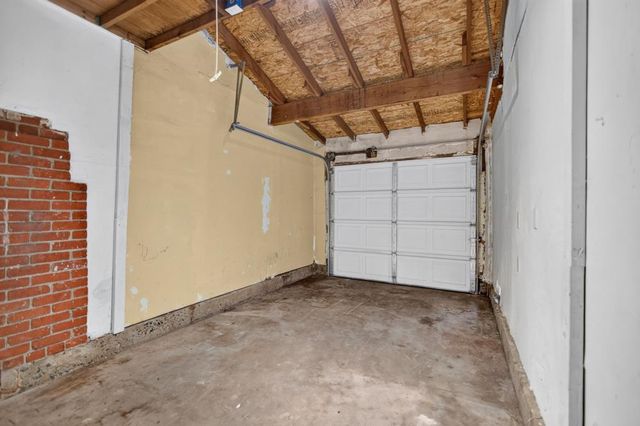 629 Lee Dr, Sacramento, CA 95815