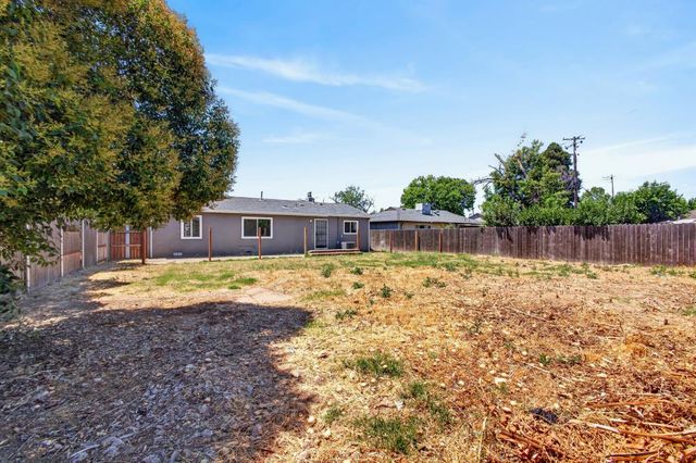 629 Lee Dr, Sacramento, CA 95815
