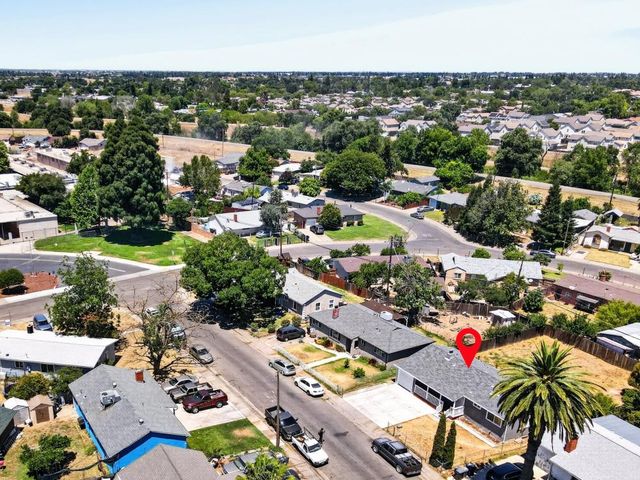 629 Lee Dr, Sacramento, CA 95815