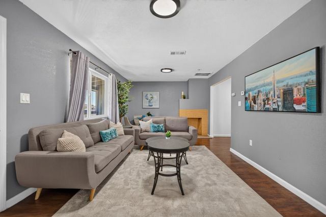 629 Lee Dr, Sacramento, CA 95815