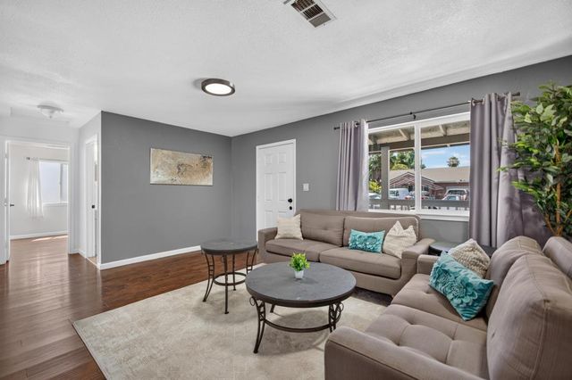 629 Lee Dr, Sacramento, CA 95815