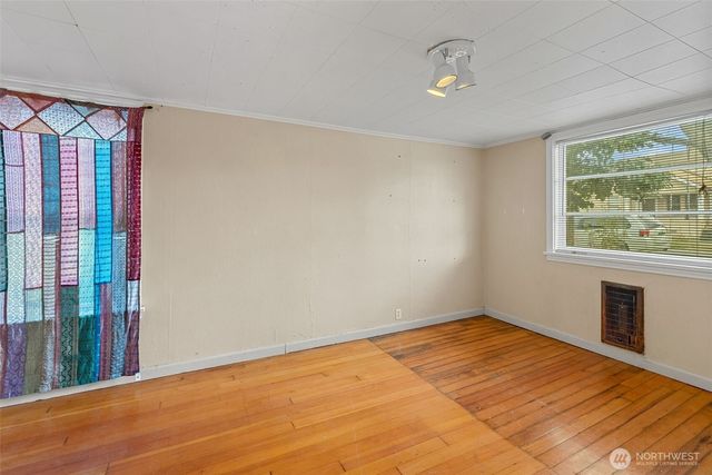 409 Wells Avenue N, Renton, WA 98057