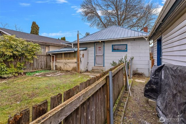 409 Wells Avenue N, Renton, WA 98057