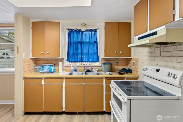 409 Wells Avenue N, Renton, WA 98057