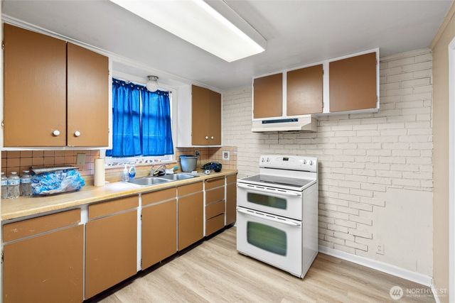 409 Wells Avenue N, Renton, WA 98057