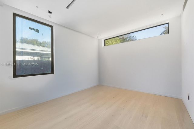 19610 NE 19th Pl, Miami, FL 33179