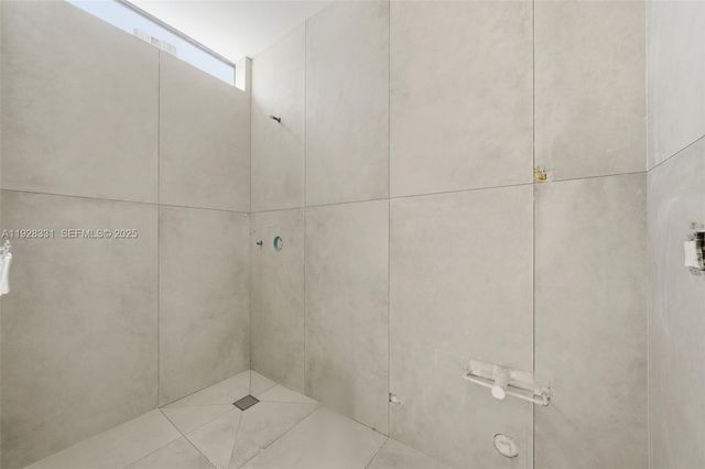 19610 NE 19th Pl, Miami, FL 33179