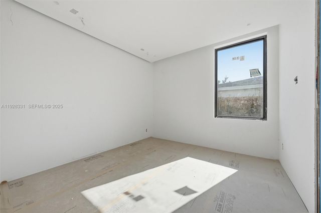 19610 NE 19th Pl, Miami, FL 33179