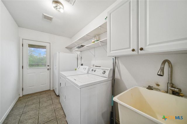 1022 County Road 111, Giddings, TX 78942