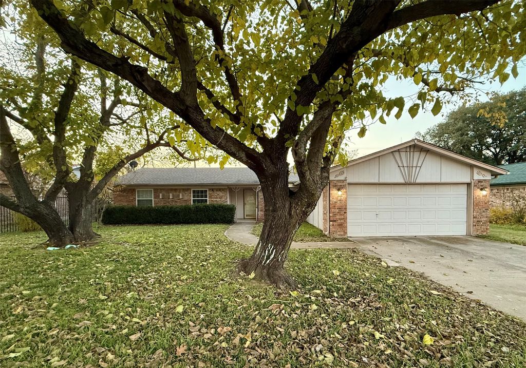 5721 Carolyn Drive, North Richland Hills, TX 76180