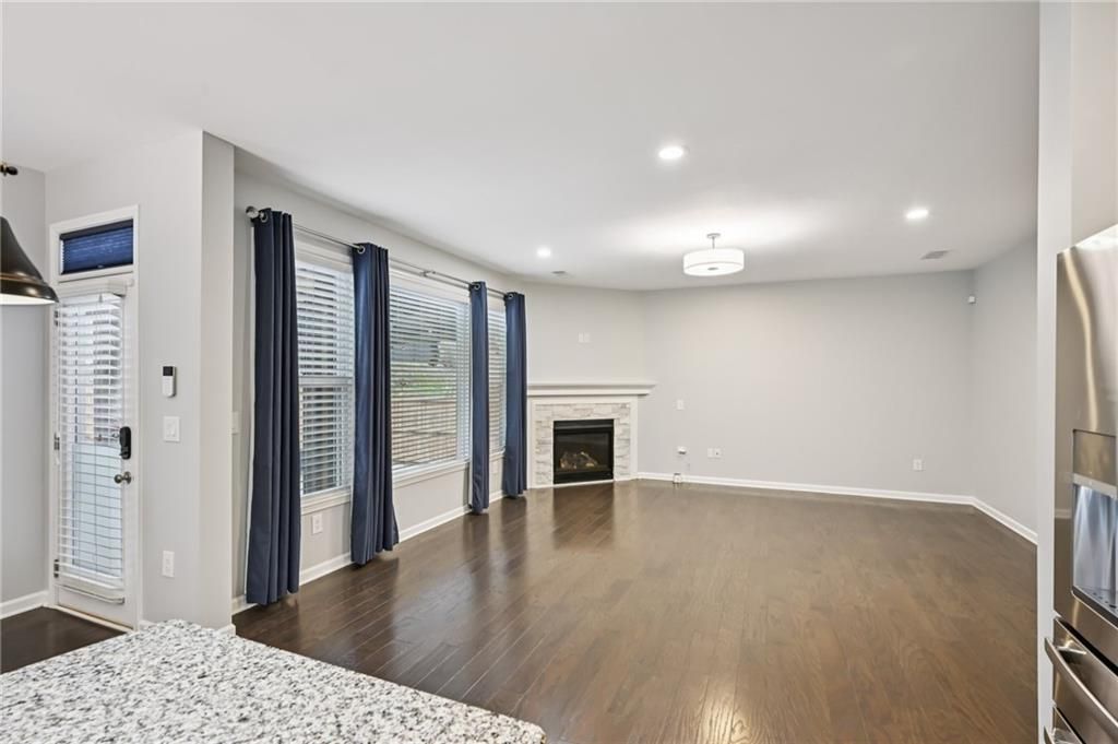 Image 12 of property listing at 1851 Primrose Park Road, Sugar Hill, GA 30518