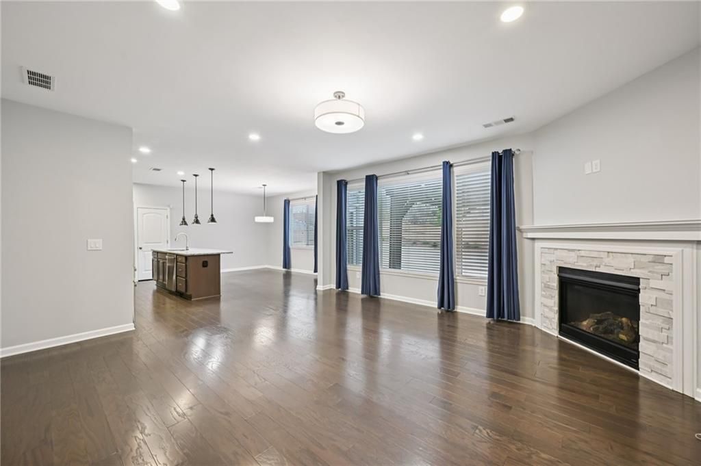 Image 13 of property listing at 1851 Primrose Park Road, Sugar Hill, GA 30518