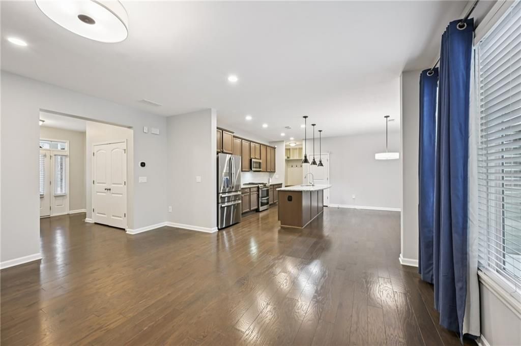 Image 15 of property listing at 1851 Primrose Park Road, Sugar Hill, GA 30518