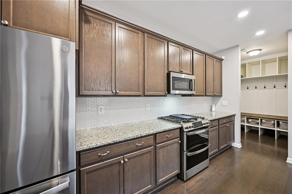 Image 19 of property listing at 1851 Primrose Park Road, Sugar Hill, GA 30518