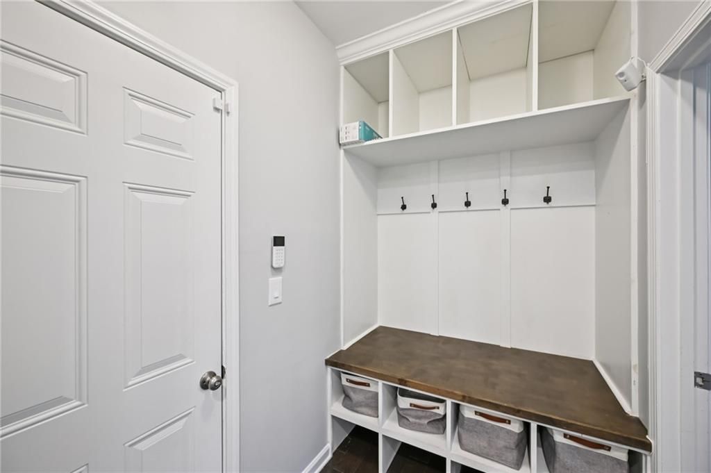 Image 24 of property listing at 1851 Primrose Park Road, Sugar Hill, GA 30518