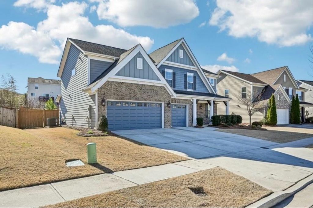 Image 3 of property listing at 1851 Primrose Park Road, Sugar Hill, GA 30518