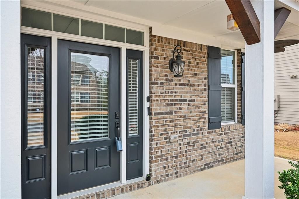 Image 4 of property listing at 1851 Primrose Park Road, Sugar Hill, GA 30518