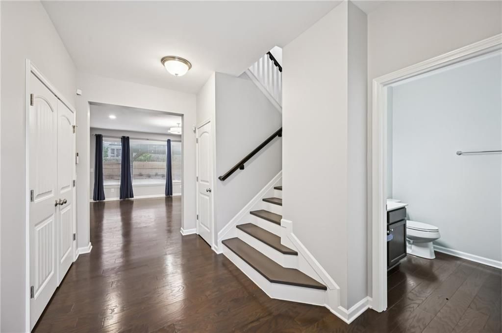 Image 6 of property listing at 1851 Primrose Park Road, Sugar Hill, GA 30518