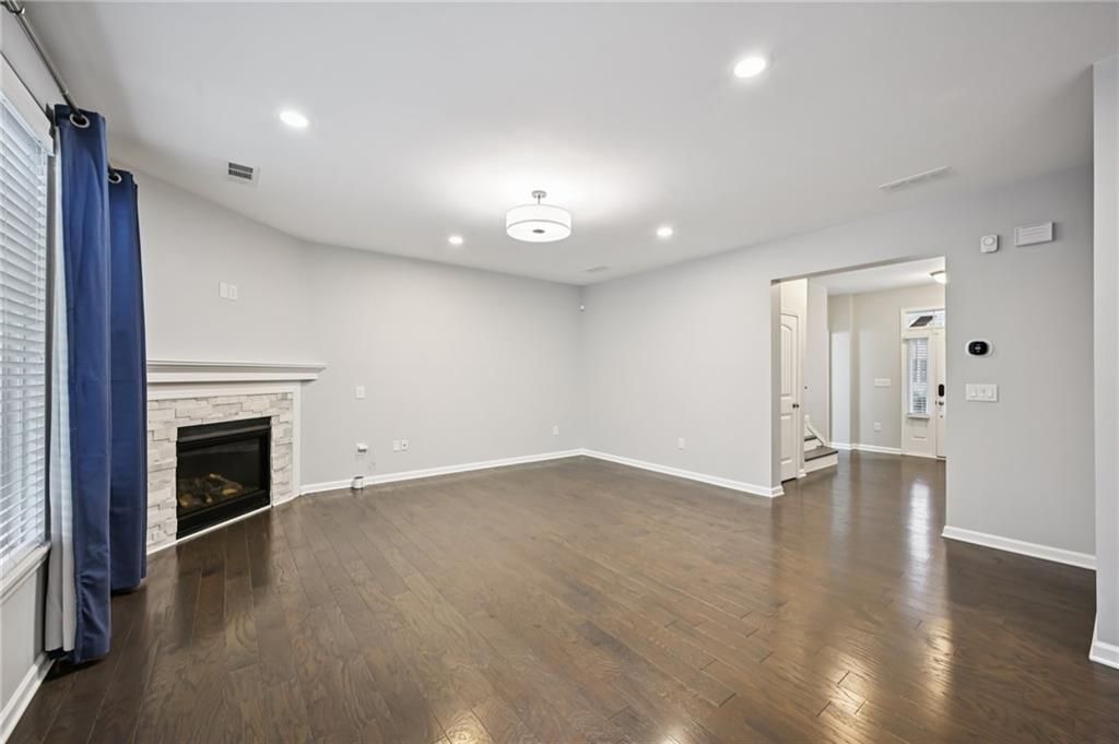 Image 9 of property listing at 1851 Primrose Park Road, Sugar Hill, GA 30518