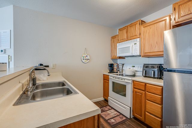 3211 NE Stoney Grove, San Antonio, TX 78247