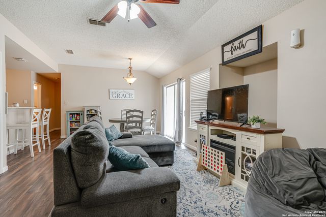 3211 NE Stoney Grove, San Antonio, TX 78247