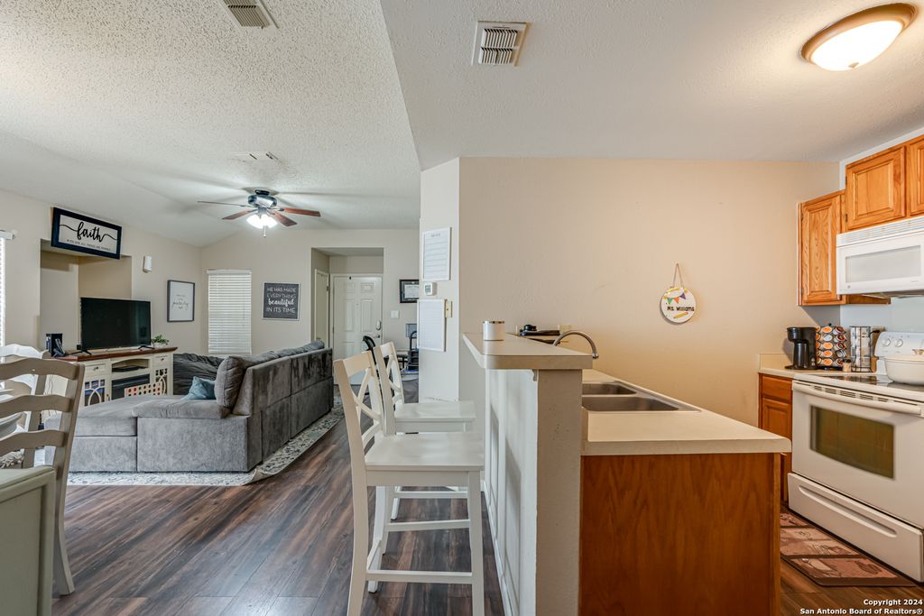 3211 NE Stoney Grove, San Antonio, TX 78247