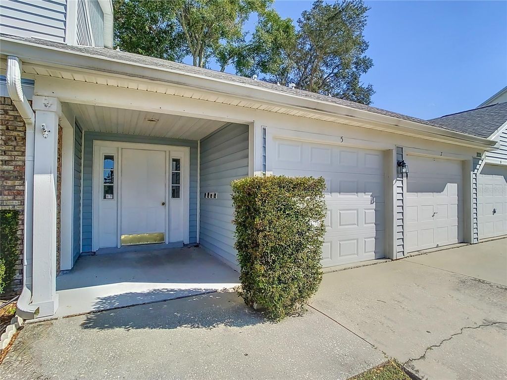 Image 2 of property listing at 2025 EASTBOURNE WAY 5, Orlando, FL 32812