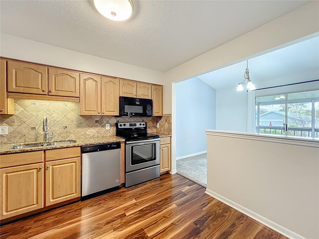 Image 11 of property listing at 2025 EASTBOURNE WAY 5, Orlando, FL 32812