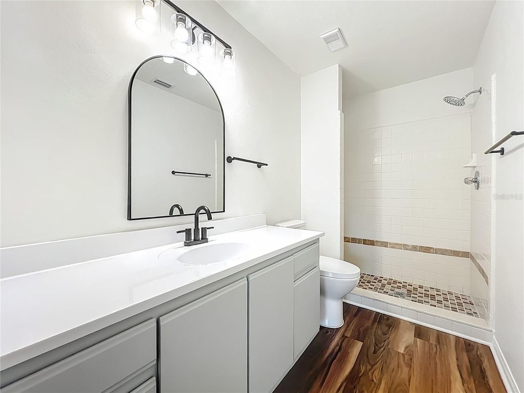 Image 23 of property listing at 2025 EASTBOURNE WAY 5, Orlando, FL 32812