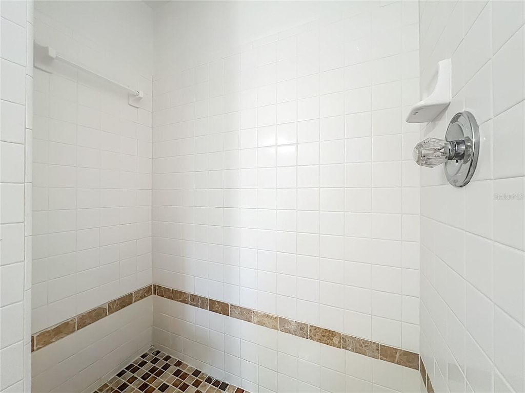 Image 24 of property listing at 2025 EASTBOURNE WAY 5, Orlando, FL 32812