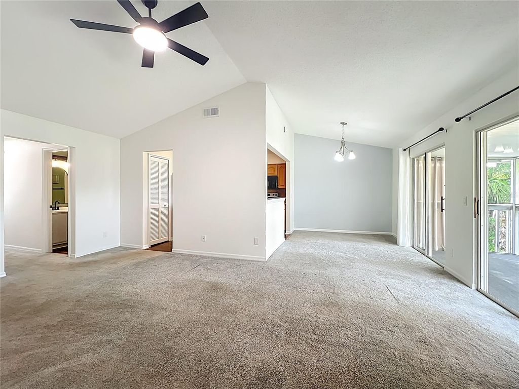 Image 4 of property listing at 2025 EASTBOURNE WAY 5, Orlando, FL 32812
